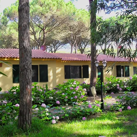 Lejlighedshotel With Swimming-pool In Just 300 Meters From The
