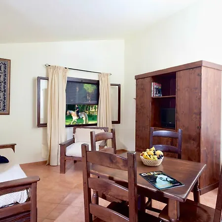 Lejlighedshotel With Swimming-pool In Just 300 Meters From The