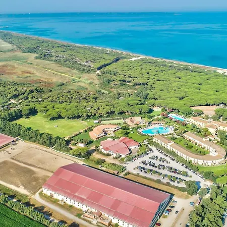 With Swimming-pool In Just 300 Meters From The Aparthotel