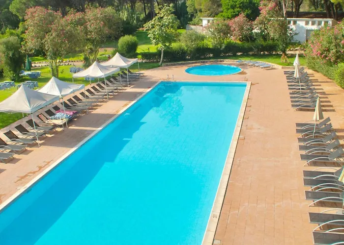 Aparthotel With Swimming-pool In Just 300 Meters From The Arborea